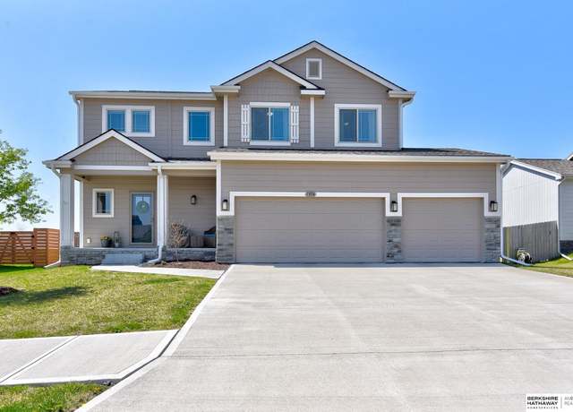 Property at 13536 S 55 St, Papillion, NE 68133, 4 beds, 2.5 baths