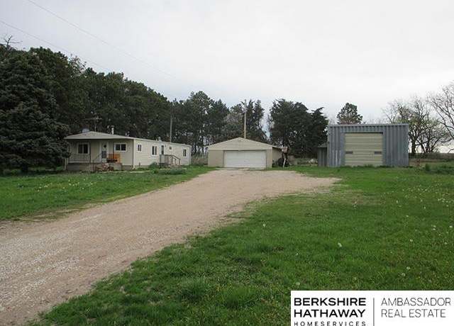 Property at 1062 County Road T, Fremont, NE 68025, 3 beds, 1.5 baths