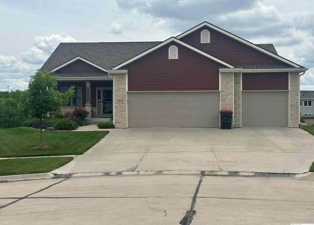 Property at 6901 N 13th Cir, Lincoln, NE 68521, 5 beds, 3 baths
