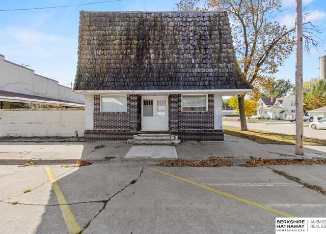 Property at 109 W Elk St, Hooper, NE 68031, 4 beds, 2 baths