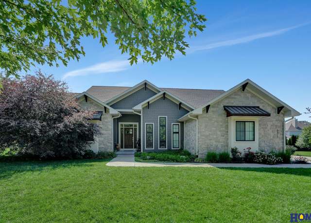 Property at 6521 S 21st St, Lincoln, NE 68512, 6 beds, 3.5 baths