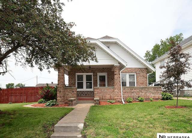 Property at 4540 & 4540 1/2 S 41st St, Omaha, NE 68107, 4 beds, 2.5 baths
