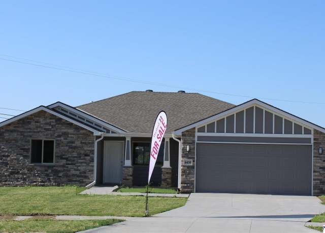 Property at 6450 N 13th Ct, Lincoln, NE 68521, 3 beds, 2.5 baths