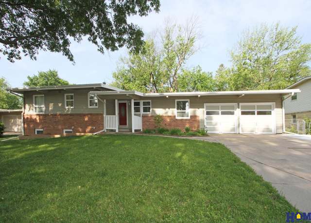 Property at 1319 Eastridge Dr, Lincoln, NE 68510, 3 beds, 2 baths