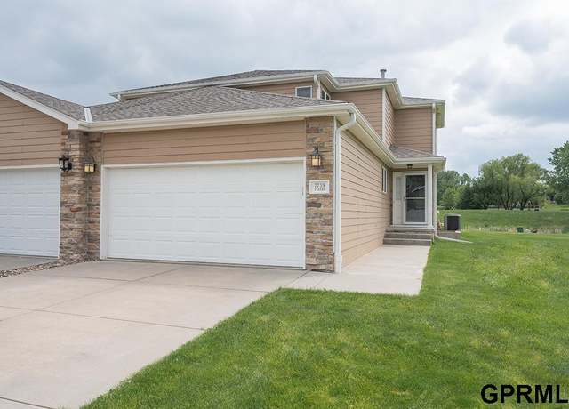 Property at 7739 Phares Dr, Lincoln, NE 68516, 2 beds, 2.5 baths