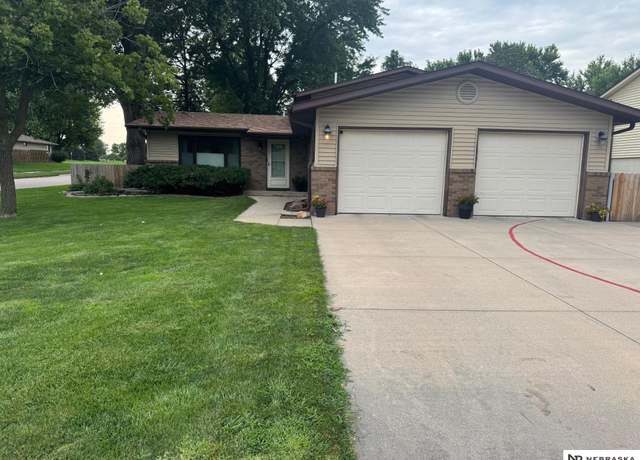 Property at 208 Shannon Rd, Seward, NE 68434, 3 beds, 2.5 baths