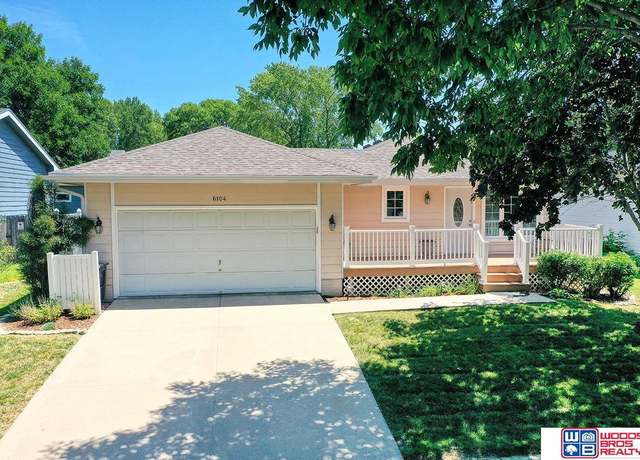 Property at 6104 NW 11th St, Lincoln, NE 68521, 3 beds, 2 baths