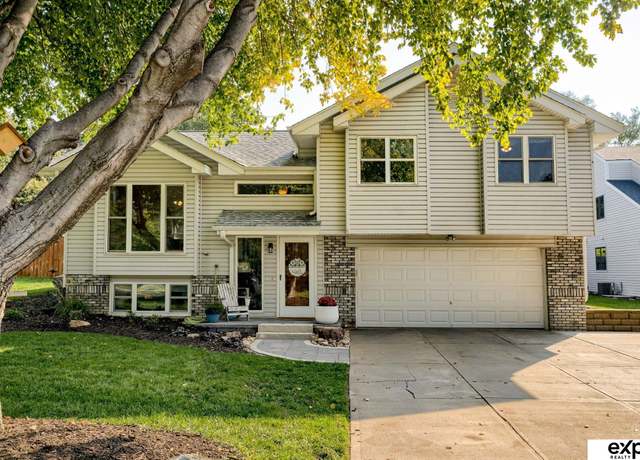 Property at 3011 S 144th Ave, Omaha, NE 68144, 3 beds, 2 baths