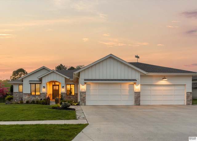 Property at 1006 Elk Ridge Dr, Elkhorn, NE 68022, 6 beds, 4 baths