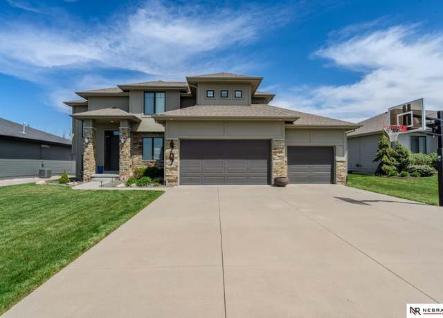 Property at 6707 S 209th St, Omaha, NE 68022, 5 beds, 4 baths