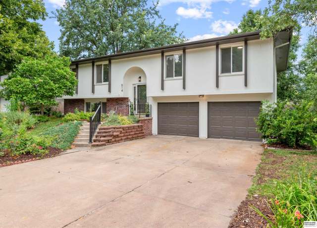 Property at 614 Shannon Rd, Papillion, NE 68046, 4 beds, 2.5 baths
