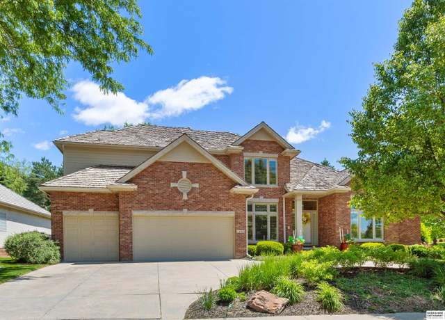 Property at 1403 N 133rd St, Omaha, NE 68154, 4 beds, 3.5 baths