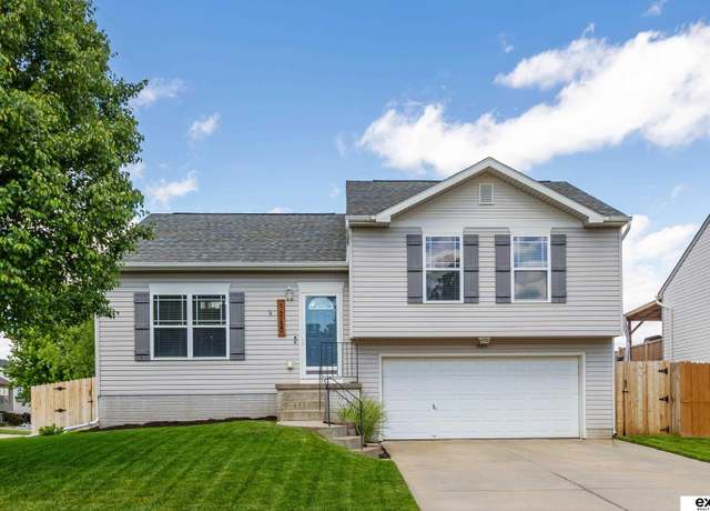 Property at 16150 Cottonwood St, Omaha, NE 68136, 3 beds, 2 baths