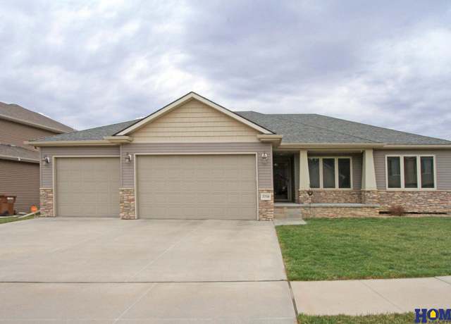 Property at 7750 Greycliff Dr, Lincoln, NE 68516, 4 beds, 3 baths