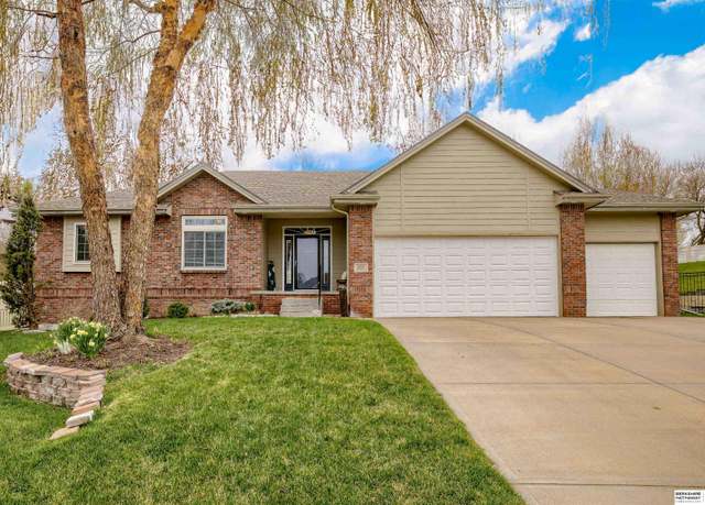 Property at 10311 Florence Cir, La Vista, NE 68128, 3 beds, 3 baths