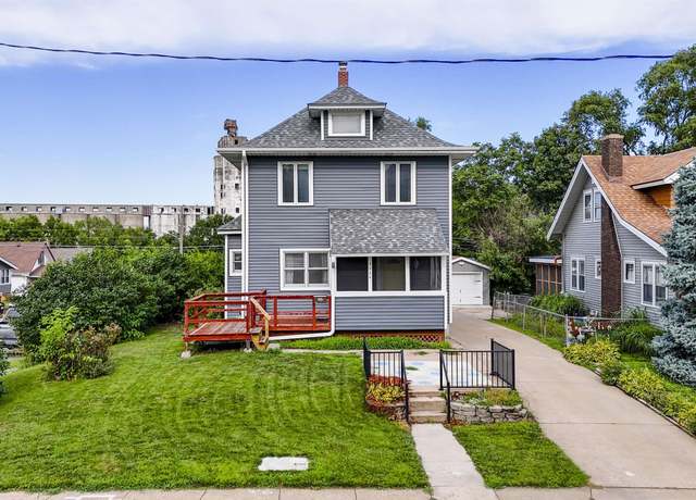 Property at 3224 S 32nd Ave, Omaha, NE 68105, 4 beds, 1.5 baths