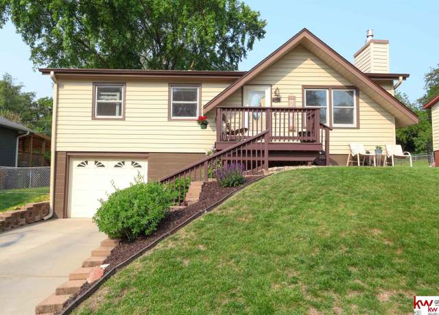 Property at 7118 Chandler Acres Dr, Bellevue, NE 68147, 3 beds, 1.5 baths