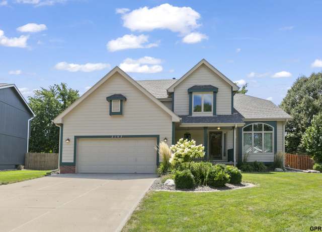 Property at 2107 John St, Papillion, NE 68133, 3 beds, 3 baths