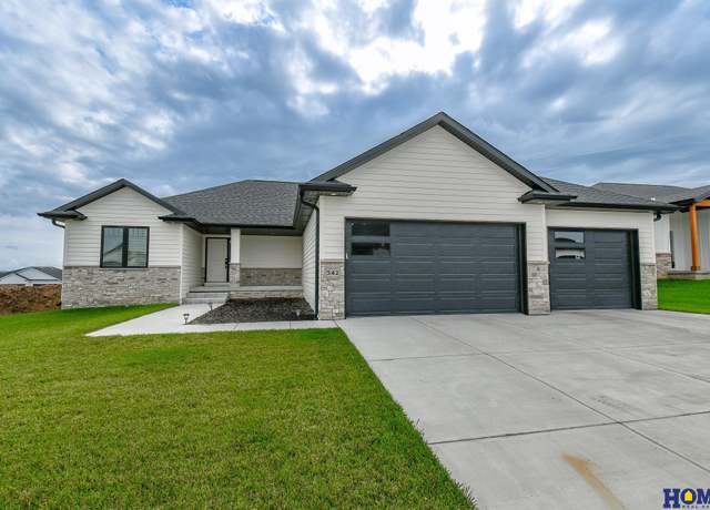 Property at 542 N 107th St, Lincoln, NE 68527, 4 beds, 3 baths