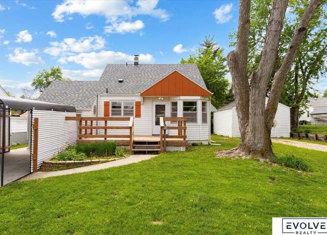 Property at 2909 Scott St, Omaha, NE 68112, 3 beds, 2 baths