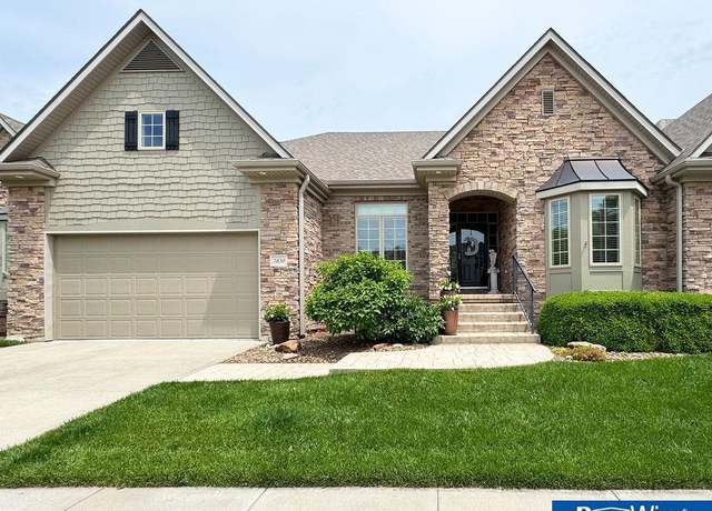 Property at 7830 Viburnum Dr, Lincoln, NE 68516, 3 beds, 2.5 baths