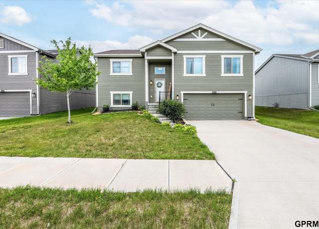 Property at 7794 N 88th St, Omaha, NE 68122, 3 beds, 2.5 baths