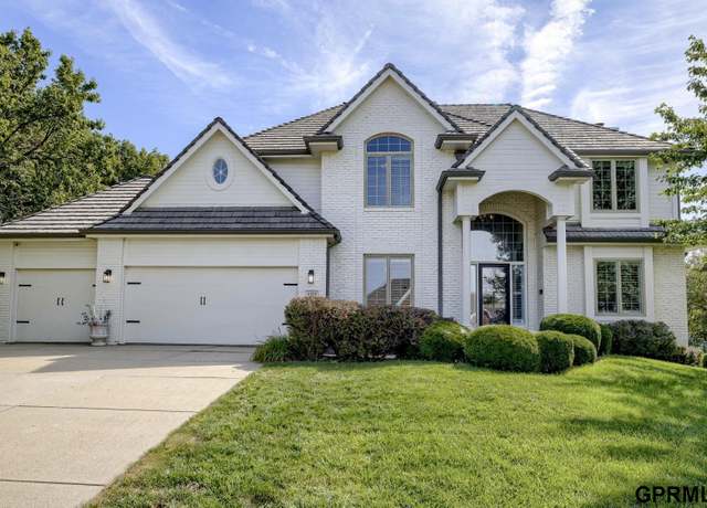 Property at 1525 S 181st St, Omaha, NE 68130, 4 beds, 3.5 baths