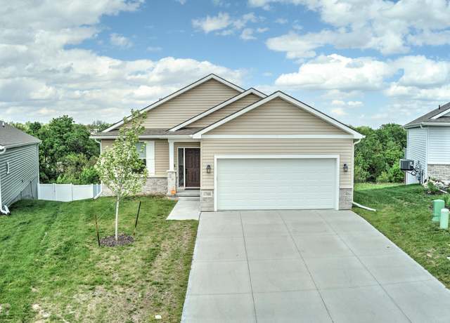 Property at 17508 Greenleaf St, Omaha, NE 68136, 3 beds, 3 baths