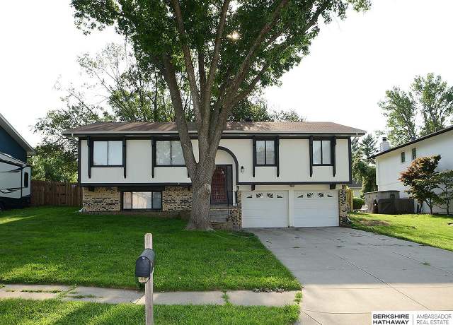Property at 6511 S 149 Ave, Omaha, NE 68137, 3 beds, 2.5 baths