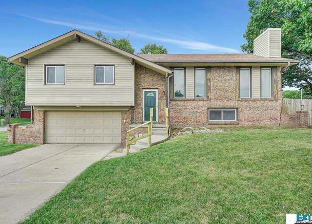 Property at 5701 Briar Rosa Dr, Lincoln, NE 68516, 3 beds, 2.5 baths
