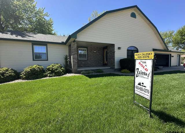 Property at 307 E 10th St, Dorchester, NE 68343, 3 beds, 1 bath