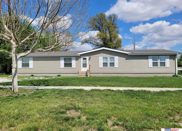 Property at 407 Main St, Beaver Crossing, NE 68313, 4 beds, 2 baths