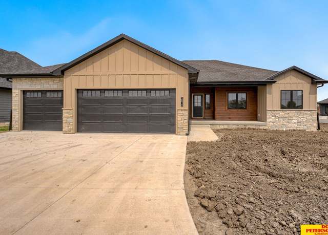 Property at 2812 Peterson Ave, Fremont, NE 68025, 3 beds, 2.5 baths