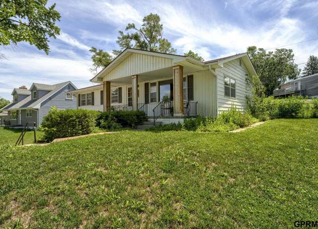 Property at 4509 Ridgeway Rd, Omaha, NE 68134, 3 beds, 2.5 baths