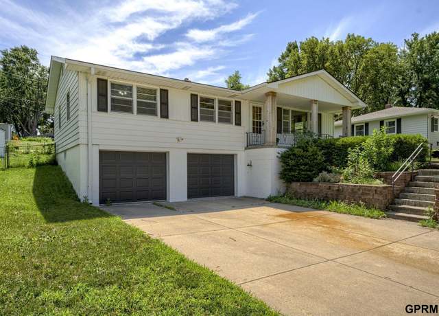 Property at 4509 Ridgeway Rd, Omaha, NE 68134, 3 beds, 2.5 baths