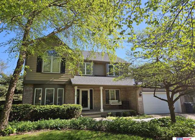 Property at 1701 Trelawney Dr, Lincoln, NE 68512, 4 beds, 3.5 baths