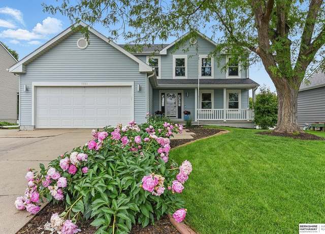 Property at 5805 S 160th St, Omaha, NE 68135, 4 beds, 3.5 baths