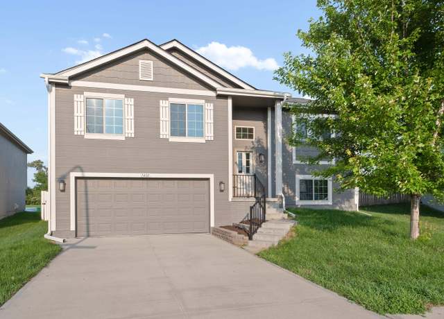 Property at 7401 N 144th Ave, Bennington, NE 68007, 3 beds, 2 baths