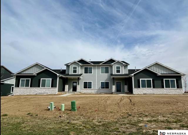 Property at 4634 Schilling Ct, Bellevue, NE 68133, 3 beds, 3 baths