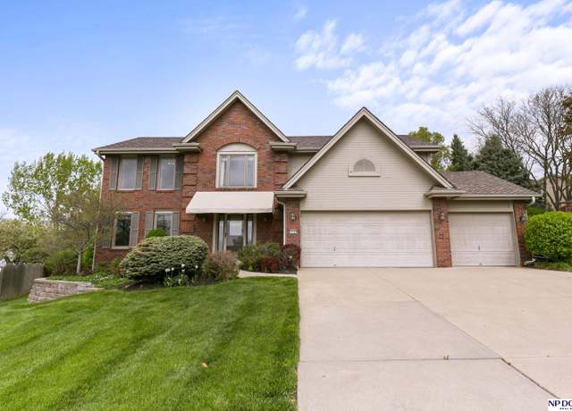 Property at 909 S 159th Ave, Omaha, NE 68118, 4 beds, 3.5 baths