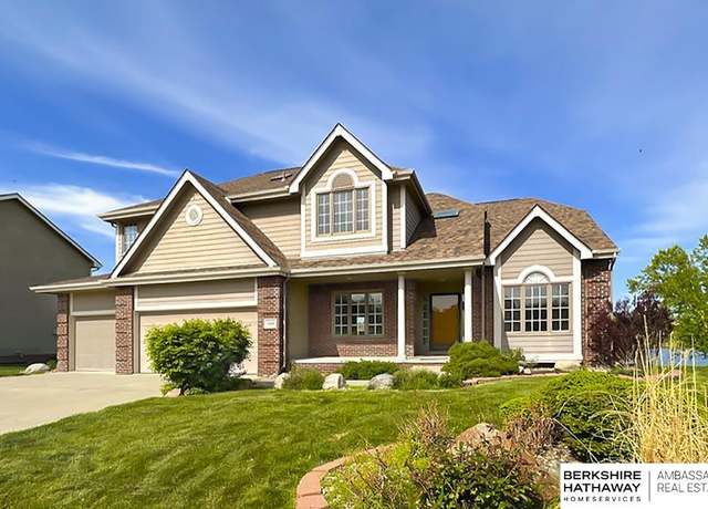 Property at 5004 Westlake Cir, Papillion, NE 68133, 5 beds, 4.5 baths
