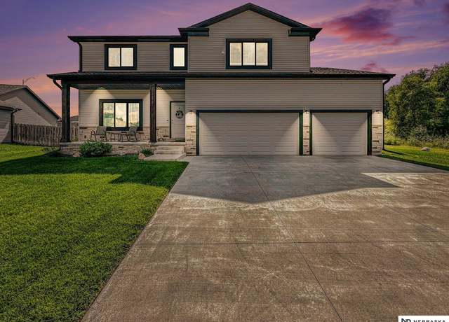 Property at 7375 Lilee Ln, Lincoln, NE 68516, 5 beds, 3.5 baths