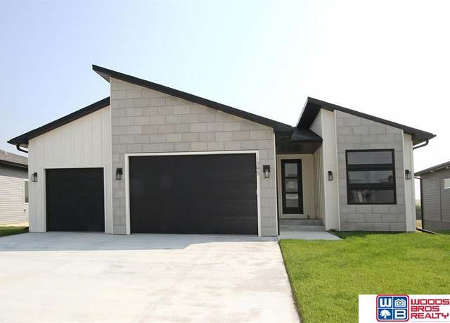 Property at 1395 S 8th St, Ashland, NE 68003, 5 beds, 3 baths