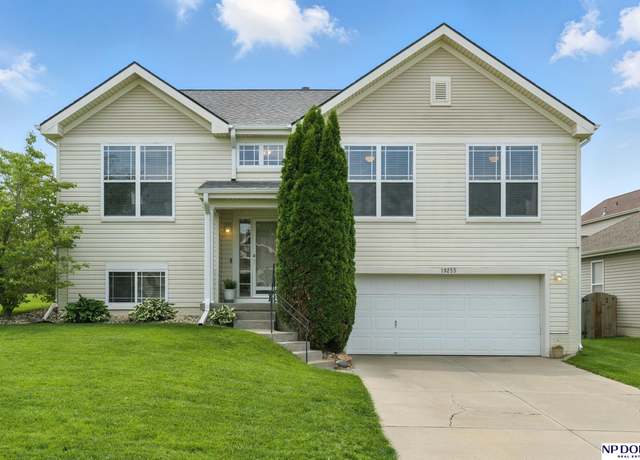 Property at 19255 Holmes St, Omaha, NE 68135, 3 beds, 2.5 baths