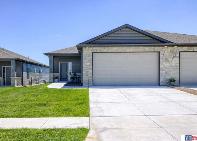 Property at 2771 Sheila Ln, Lincoln, NE 68516, 3 beds, 3 baths