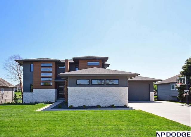 Property at 11811 N 179 St, Bennington, NE 68007, 4 beds, 5 baths