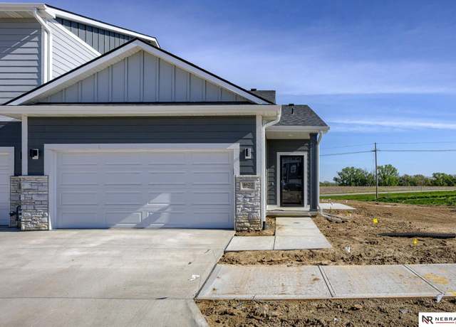 Property at 4622 Schilling Ct, Bellevue, NE 68133, 3 beds, 3 baths