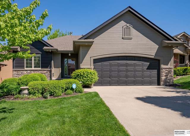 Property at 19222 Pasadena Cir, Omaha, NE 68130, 3 beds, 3 baths