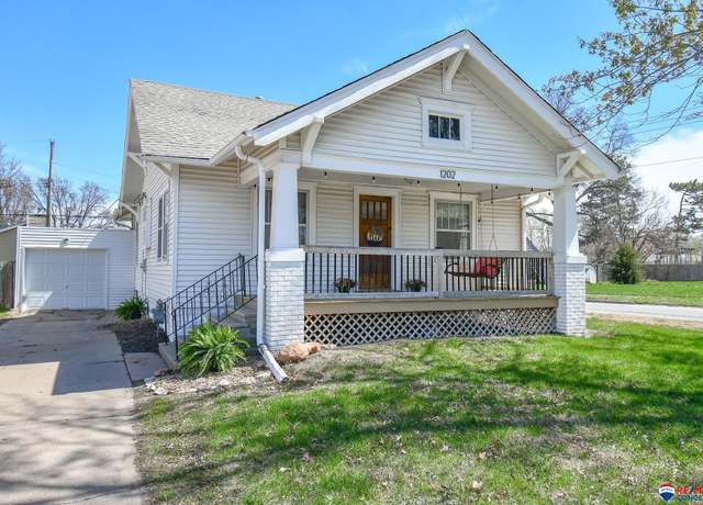 Property at 1202 N 45 St, Lincoln, NE 68503, 4 beds, 2 baths