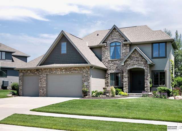 Property at 1809 S 220th Ave, Omaha, NE 68022, 5 beds, 4.5 baths